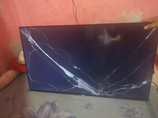 Tv com a tela quebrada
