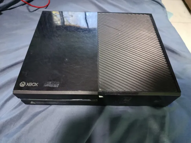 Xbox one liga e desliga logo em seguida com defeito faço envio
