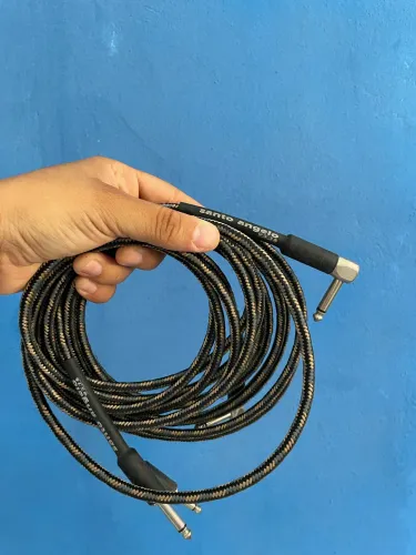 Cabo violão e microfone