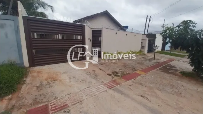 Casa reformada com salão nos fundos