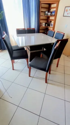 Mesa familiar para quem gosta de receber visitas