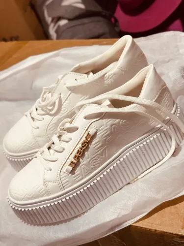 Tênis lança perfume