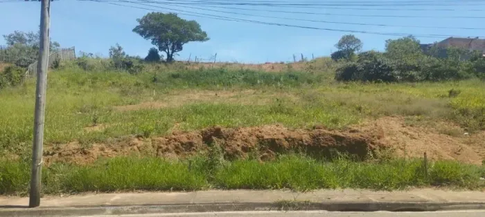 Terreno à Venda no Bairro Pousada do Vale 870 m²