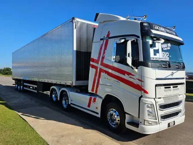 Volvo FH 460 6x2 Globetrotter Ano 21 Euro 5 aut + Baú Facchini 0km 30 plt  com pneus
