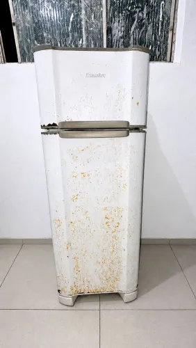 GELADEIRA ESMALTEC 