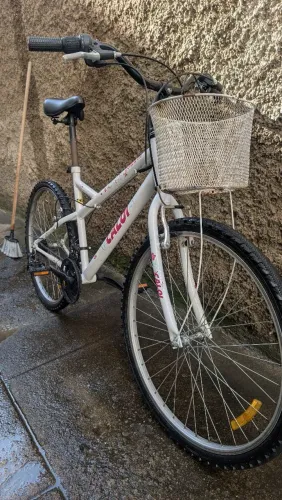 Bicicleta Infantil Aro 24 Caloi Ceci 21 Marchas Branca com Cesta Freio V-Brake