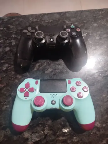 Ps4 slim 861,4 gb dois controles em ótimo estado.