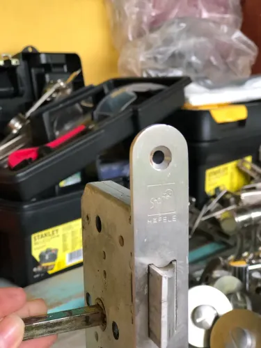 Máquina de Fechadura de Embutir Auxiliar / WC (Marca Hafele - Linha StarTec)