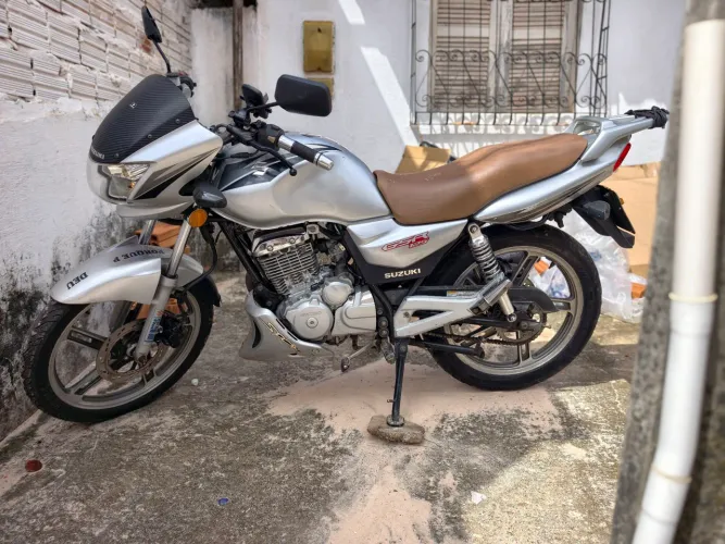 Vendo essa moto Suzuki 