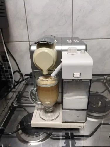 Máquina de Café Nespresso Lattissima Touch