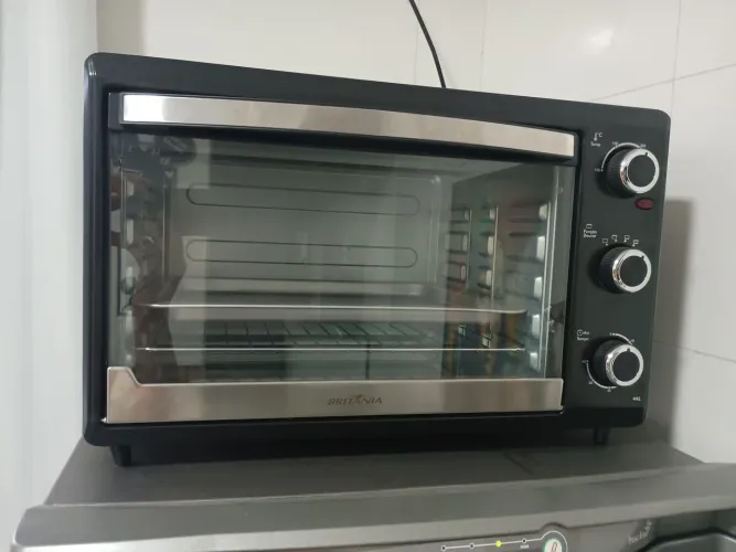 Forno elétrico britania 44L