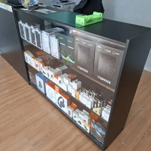 Balcão Vitrine Loja Preto com 3 Prateleiras e Frente de Vidro (6 meses de uso)