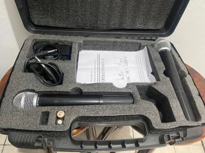 PRA VENDER!! KIT 2X MICROFONE SEM FIO + MALETA, MODELO WVNGR SM-58II