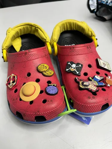 Sandália Crocs One Piece Luffy Classic Clog Multi N37