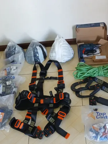 Vendo esses materiais e epi's por um preço único no valor 1500 tel. * franque 