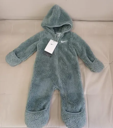 Macacão bebê sherpa Nike tam 9 meses