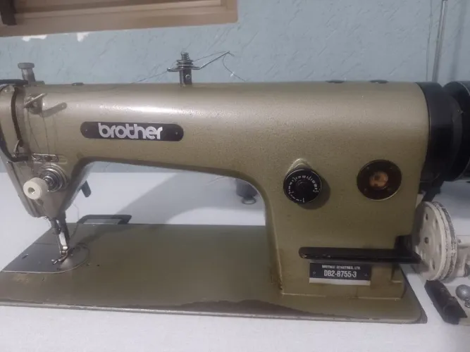 Máquina de Costura Reta Industrial Brother DB2-B755-3