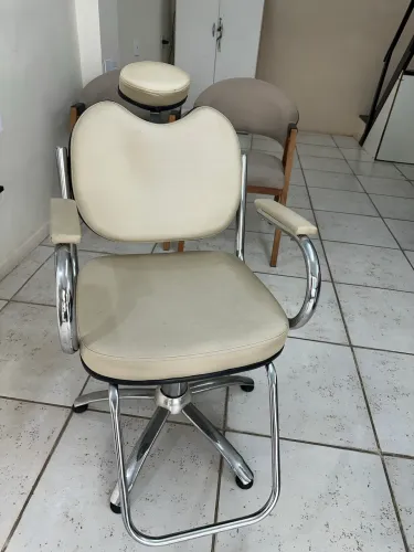 Cadeira de cabeleireira em ótimo estado