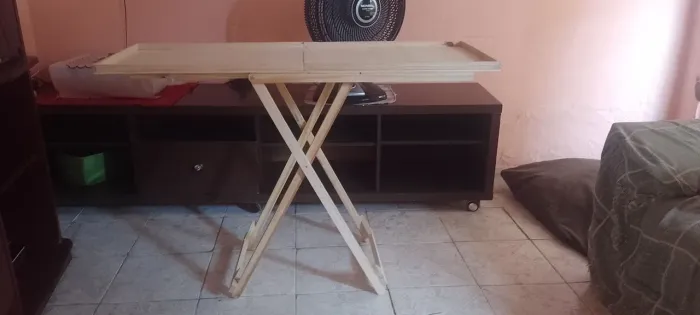 VENDA-SE MESA DE CAMELÔ DE MADEIRA