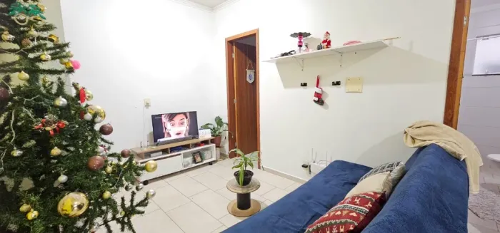 Apartamento de frente semi mobiliado com 2 qtos + sacada integrada nos Ingleses