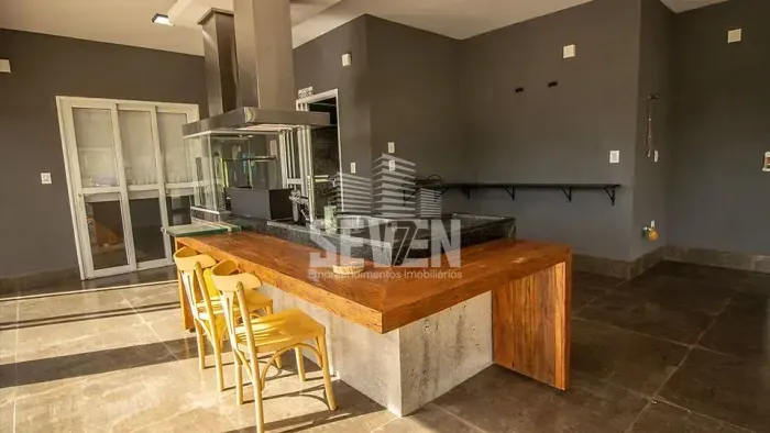 Casa à Venda no Condomínio Palmas Del Rey Conexão com a Natureza e Conforto
