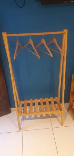 Arara / Cabideiro madeira 1,40 X 0,75