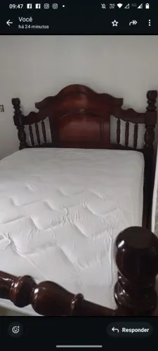 Vendo Cama Queen de Madeira..