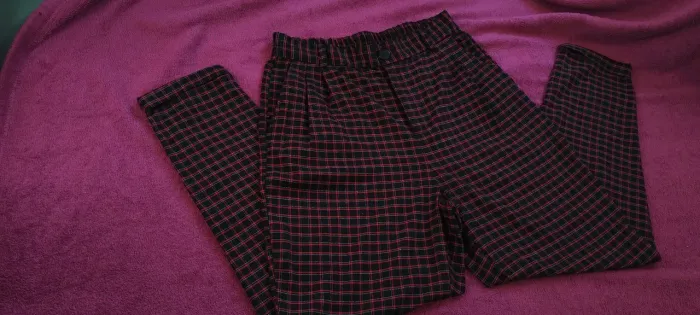 Calça alfaiataria Renner listrada, veste M (36)