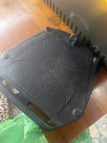 BAÚ GIVI 30L MONOLOCK - PRATICIDADE E SEGURANÇA NA SUA MOTO!