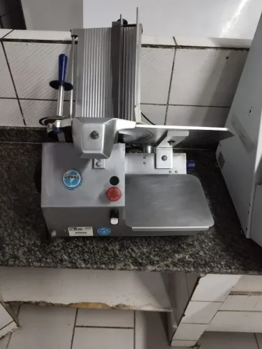 Cortador de Frios Automático Profissional - Gural AXT 33i