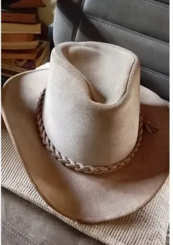 CHAPEU EM COURO - IMPECÁVEL