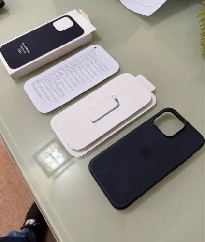 Capa de Silicone Original Apple c/ MagSafe - iPhone 16 Pro Max (Preta)