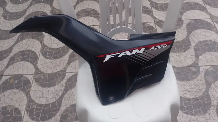 Vendo tampa da fan cg 160. 2019. 70 reas lado esquerdo * chama