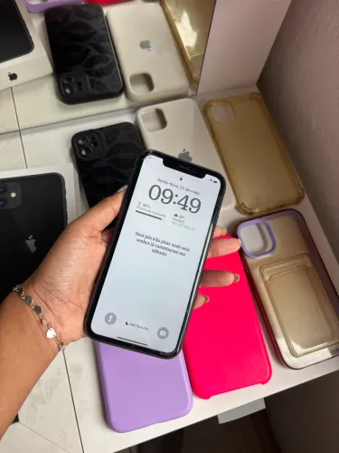 iPhone 11 - 64GB - Original - Caixa + Capinhas