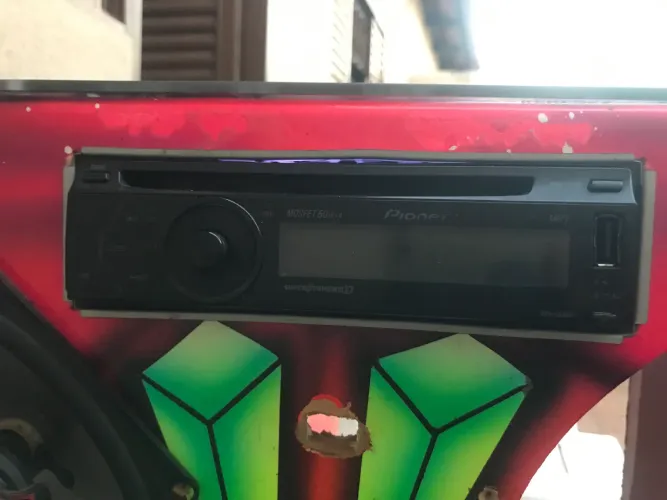 Rádio pionner bolinha duas cores saída sub 