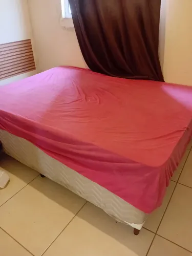 Cama box casal colchão em ótimas condições