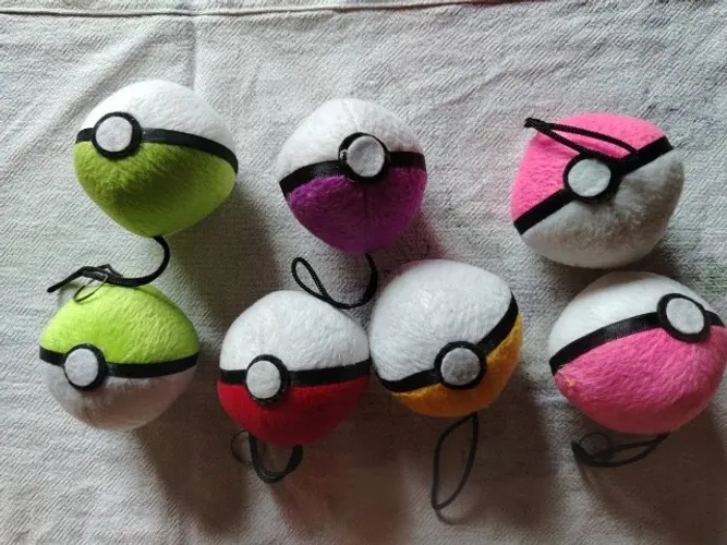 Chaveiro Pokebola Pokemon de Pelúcia (Cores diversas, Valor Unitário)