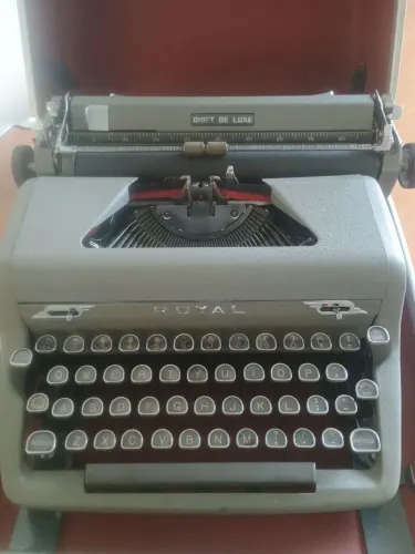 Máquina de escrever antiga Royal 