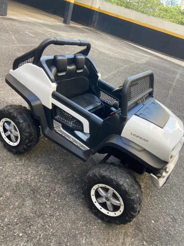 Carro elétrico Mercedes Jeep