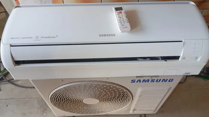 Ar condicionado 12 mil BTUs quente fro inverter