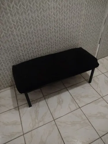 Banco estofado dois lugares pés de ferro 
