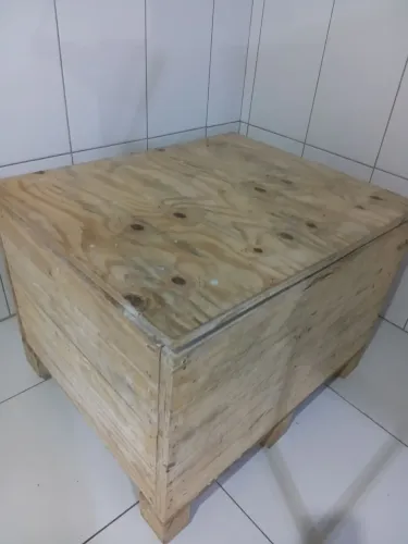 Vendo Baú de madeira