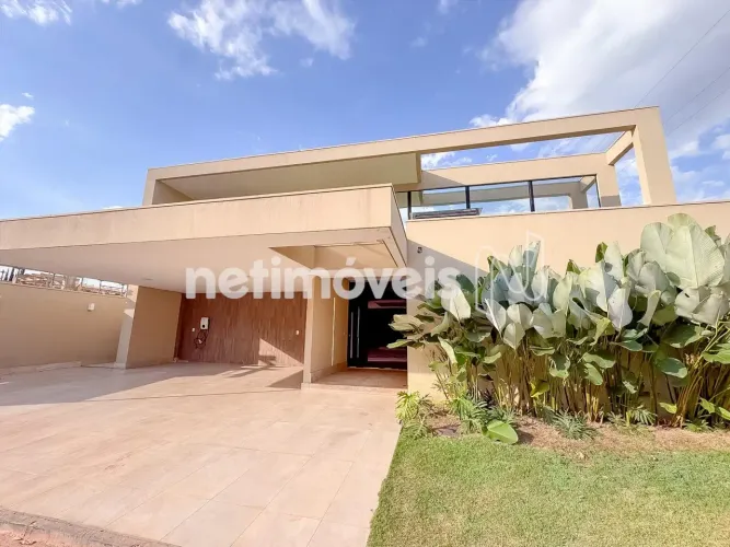 Casa contemporânea em condomínio fechado, 4 suites | Arniqueiras