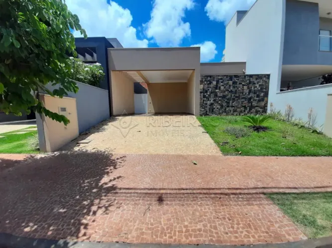 Casa térrea com 03 dormitórios sendo 01 suites em condomínio fechado.