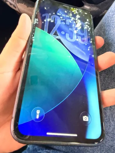 Celular IPhone 11