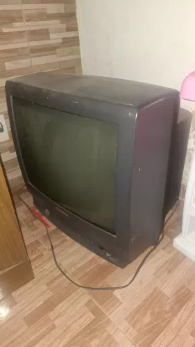 TV Antiga de TUBO com vídeo cassete imbutido
