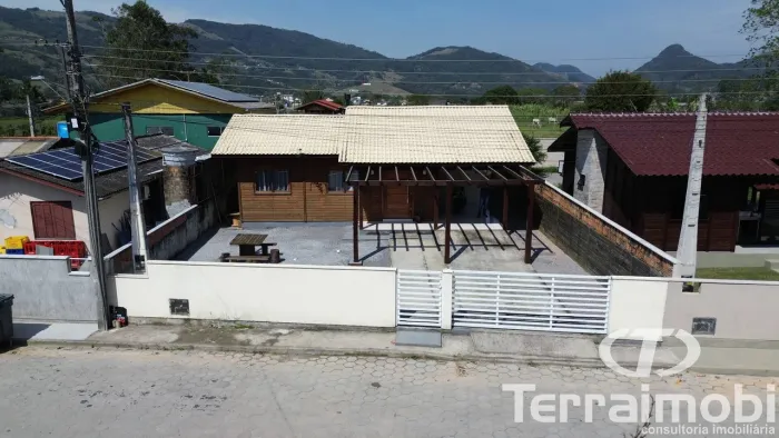Casa com Piscina e Área Gourmet no Nova Belém Paulo Lopes/SC