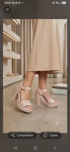 Vende -se uma sandália melissa semimova n 37 cor nude.