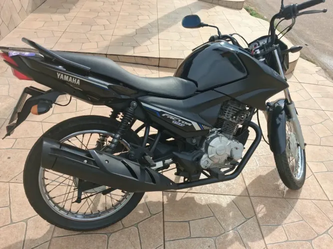 Vende se motoYBR FACTOT 150 valor 11.000