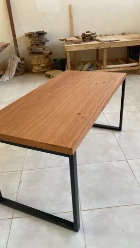 Mesa de madeira área gourmet 